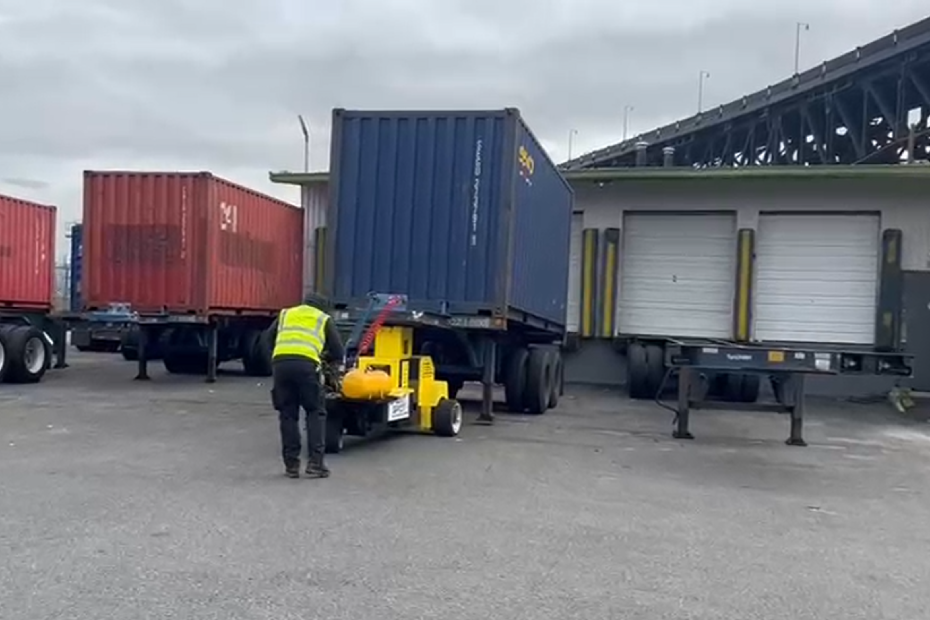 Self-Service Yard Moves: How Buying an Electric Yard Tug Transforms Warehouse Efficiency